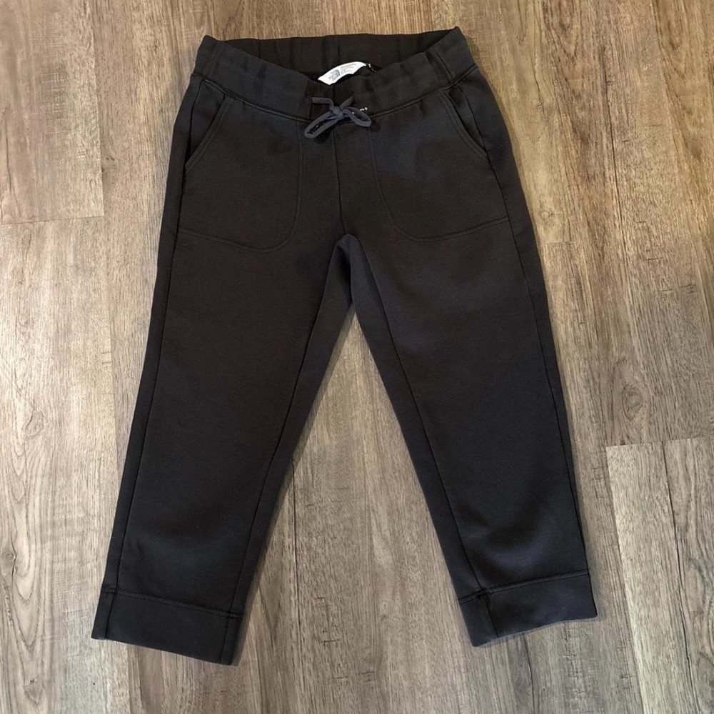 Northface women’s black capris size medium